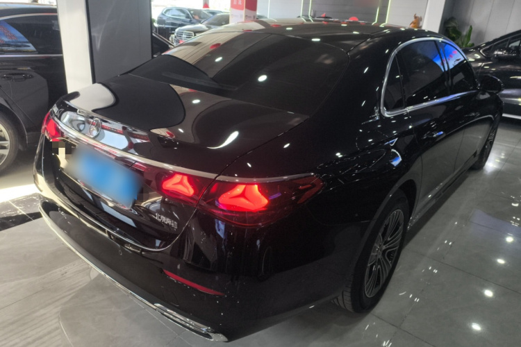 奔驰E级 2024款 E 260 L车身外观7