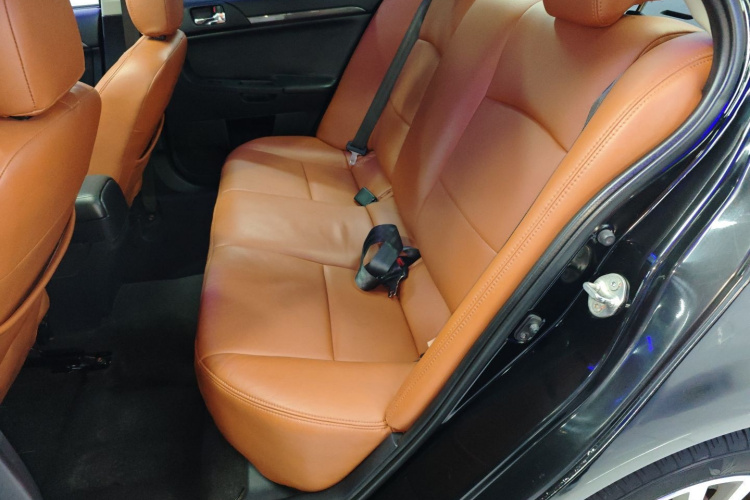 三菱 翼神 2013款 时尚版 1.8L CVT舒适型中控内饰7004