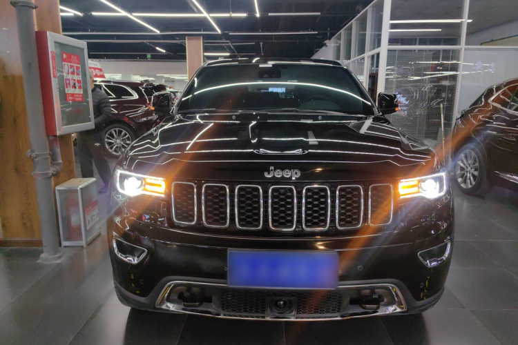 Jeep 大切诺基(进口) 2021款 3.0L 80周年纪念版车身外观2