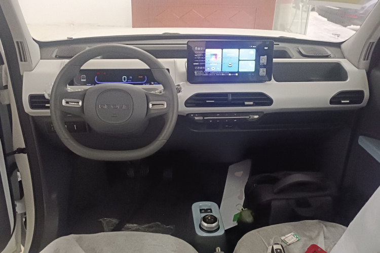 吉利银河 2024款 熊猫mini 200km 耐力熊中控内饰12