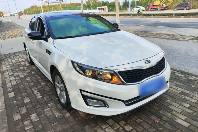 起亚K5 2015款 2.0L 自动GL车身外观3