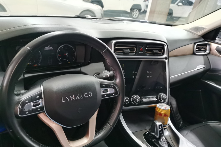 领克01 2017款 2.0T 两驱型Pro版中控内饰12