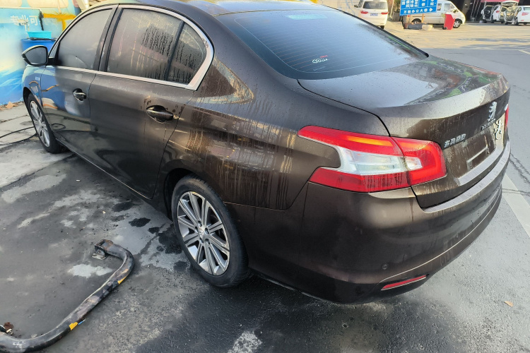 标致408 2015款 1.2T 自动豪华版车身外观4