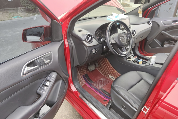 奔驰B级 2015款 B 200 时尚型中控内饰20