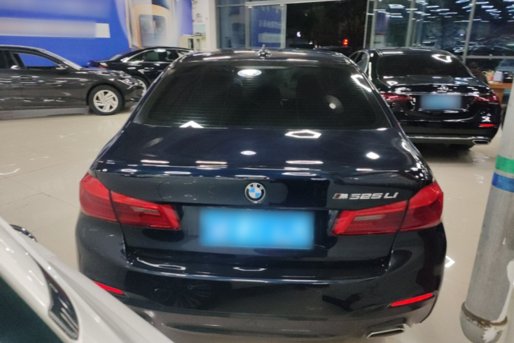 宝马5系 2020款 525Li M运动套装车身外观6