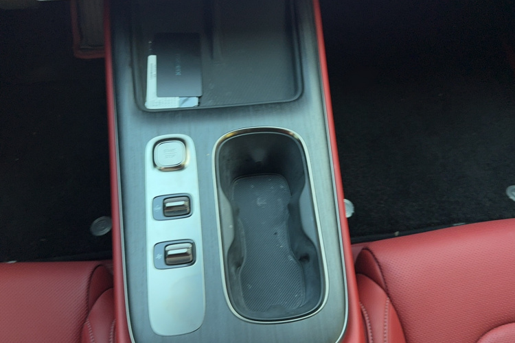 小米汽车 小米SU7 2024款 后驱长续航智驾版中控内饰7009