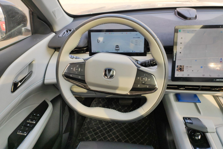 长安UNI-Z新能源 2024款 蓝鲸智电iDD 125km 卓越型局部细节13