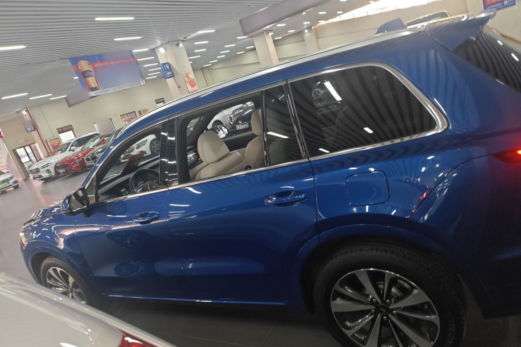 理想汽车 理想ONE 2020款 增程6座版车身外观4