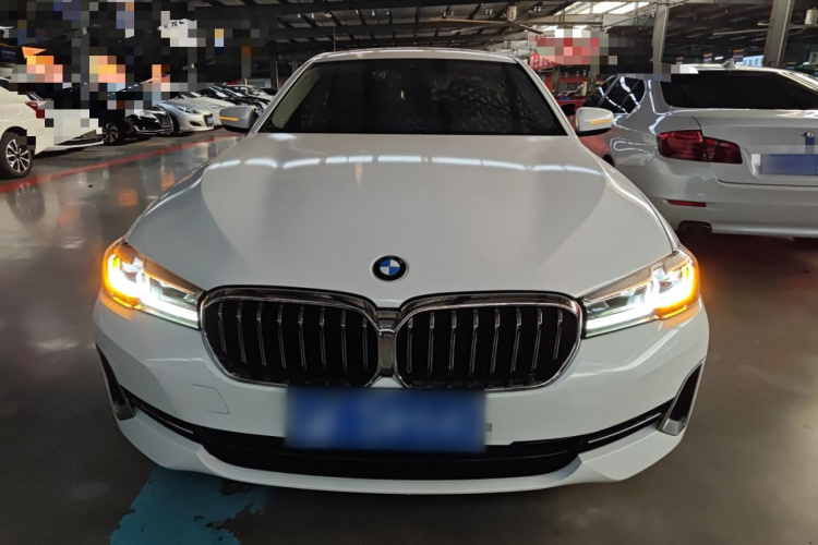 宝马5系 2022款 改款 530Li 领先型 豪华套装车身外观2