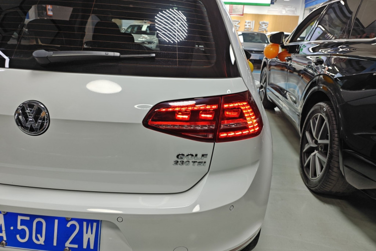 大众 高尔夫 2017款 230TSI 自动舒适百万辆纪念版车身外观9