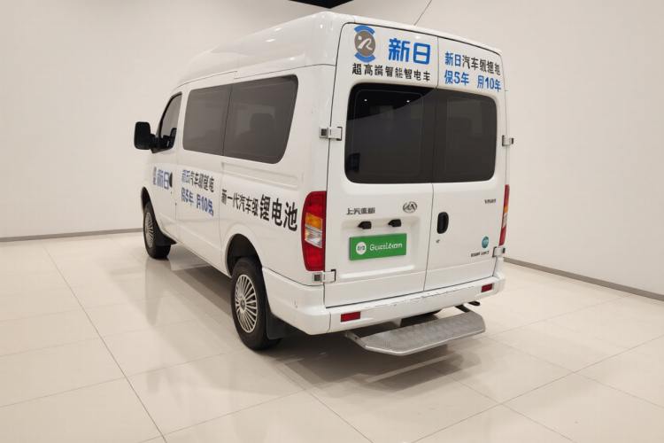 上汽大通MAXUS 新途V80 2021款 2.0T AMT经典傲运通短轴中顶5/6座车身外观5