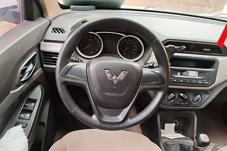 五菱汽车 五菱宏光 2019款 1.5L S标准型国VI LAR局部细节13