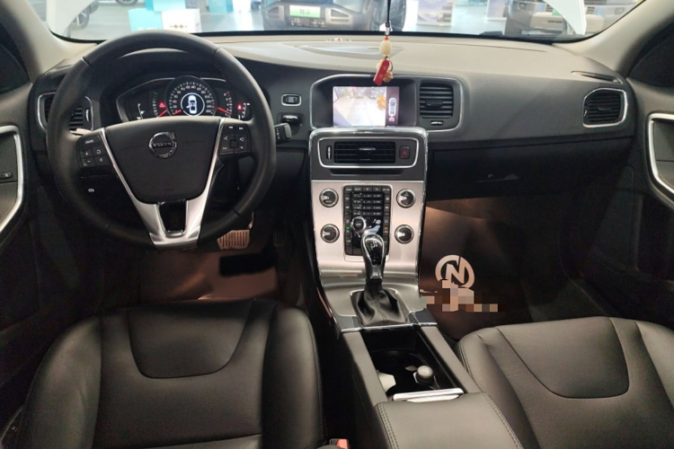 沃尔沃S60 2019款 S60L 改款 T5 智进进阶版中控内饰7002