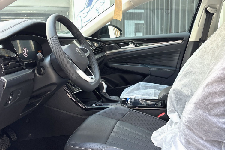 大众 帕萨特 2025款 出众款 330TSI 星空精英版中控内饰7002