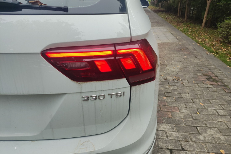大众 途观L 2024款 出众款 330TSI 自动两驱R-Line龙耀版车身外观9