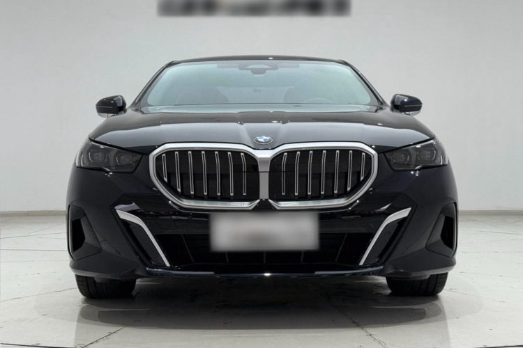 宝马5系 2024款 530Li 领先型 M运动套装车身外观6001