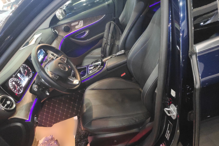 奔驰E级 2016款 E 300 L 时尚型中控内饰19