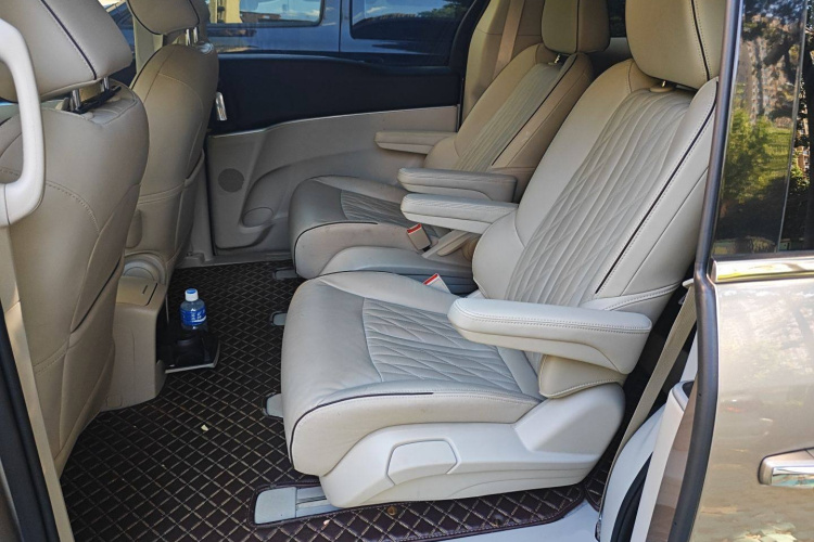 别克GL8 2022款 陆上公务舱 652T 豪华型中控内饰7004