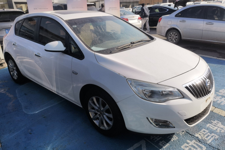 别克 英朗 2013款 XT 1.6L 自动时尚版车身外观3