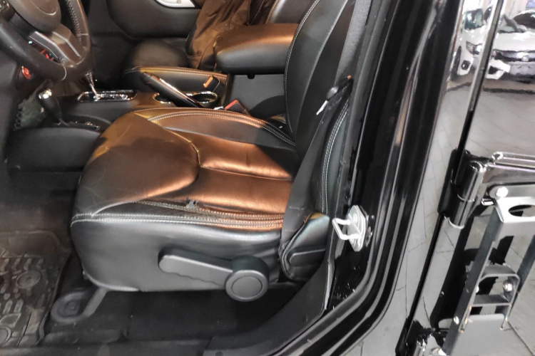 Jeep 牧马人 2015款 3.6L Rubicon 四门舒享版局部细节19