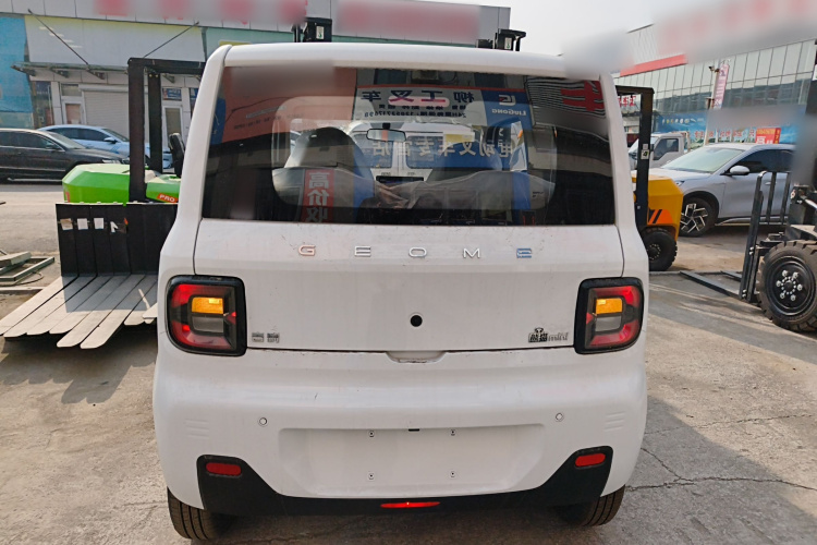 吉利银河 2024款 熊猫mini 200km 耐力熊车身外观6