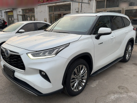 丰田 汉兰达 2022款 双擎 2.5L 四驱尊贵版 7座