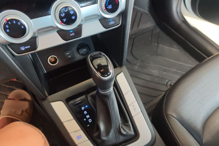 现代 领动 2019款 1.5L CVT智炫·精英型局部细节18