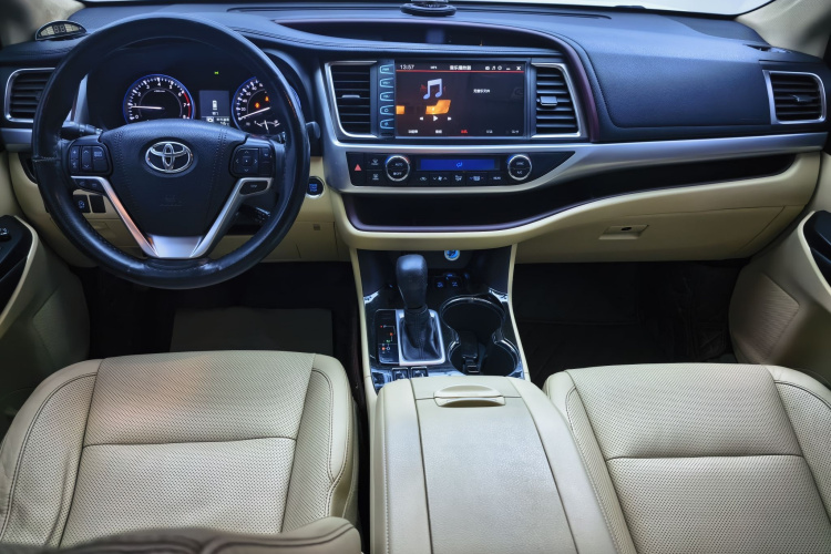 丰田 汉兰达 2015款 2.0T 四驱豪华版 7座中控内饰7005