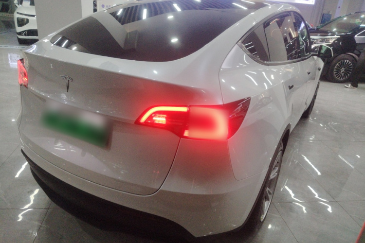 特斯拉 Model Y 2022款 改款 后轮驱动版车身外观7