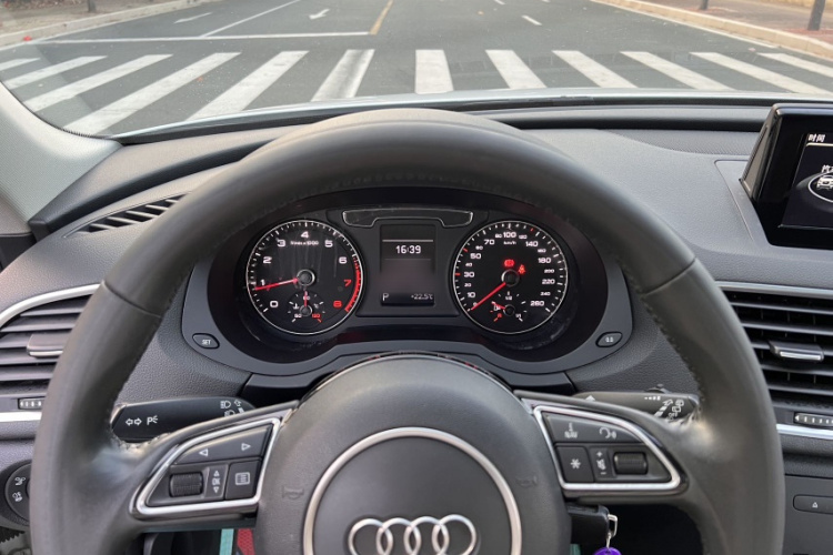 奥迪Q3 2017款 30 TFSI 时尚型中控内饰7002