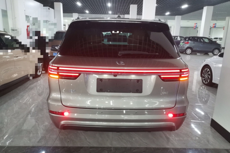 理想汽车 理想ONE 2020款 增程6座版车身外观6