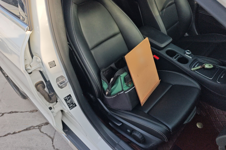 奔驰GLA 2018款 GLA 200 时尚型局部细节41