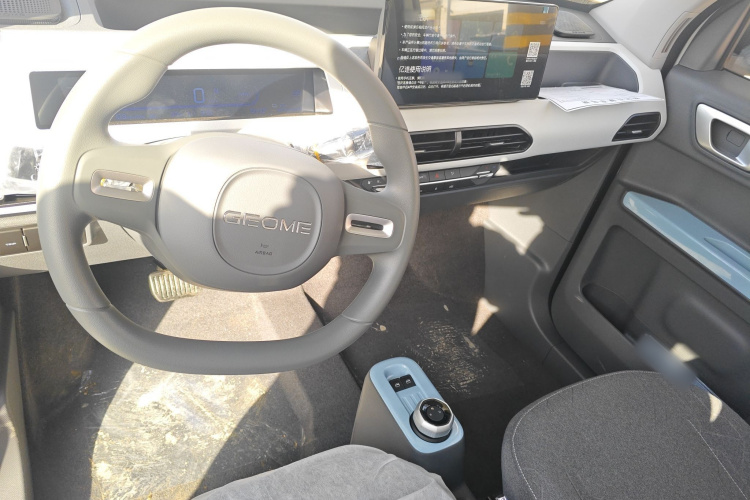 吉利银河 2024款 熊猫mini 200km 耐力熊中控内饰12