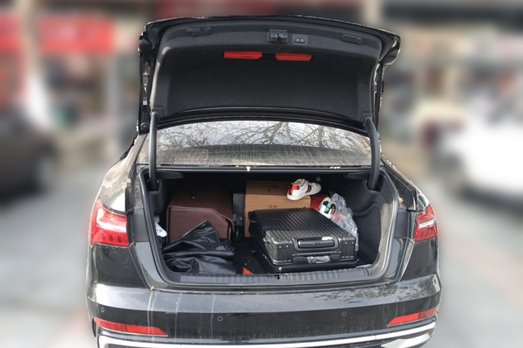 奥迪A6L 2023款 45 TFSI 臻选动感型中控内饰23