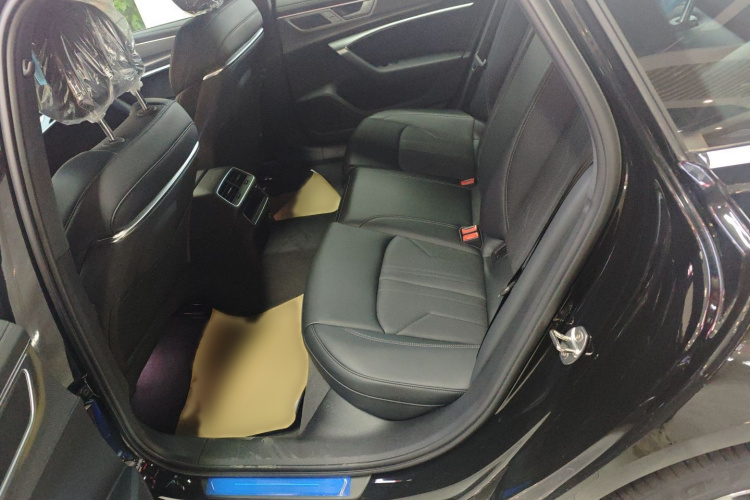 奥迪A6L 2025款 40 TFSI 豪华动感型中控内饰7001