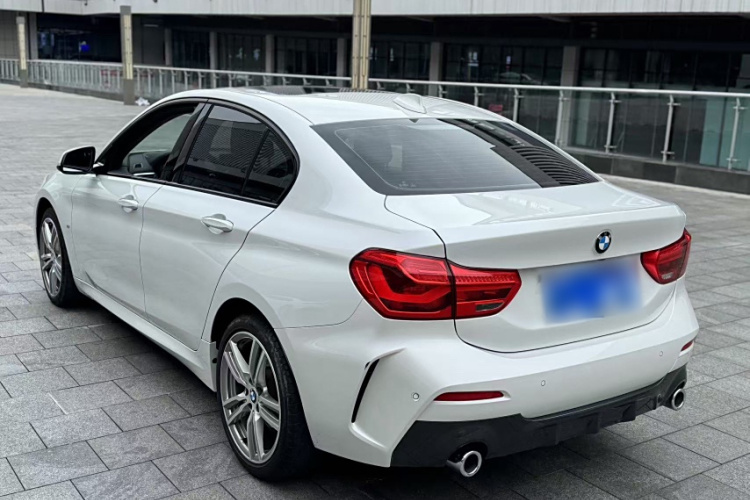 宝马1系 2019款 120i 领先型M运动套装车身外观6005