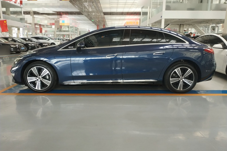 奔驰EQE 2025款 500 4MATIC 先锋版车身外观4