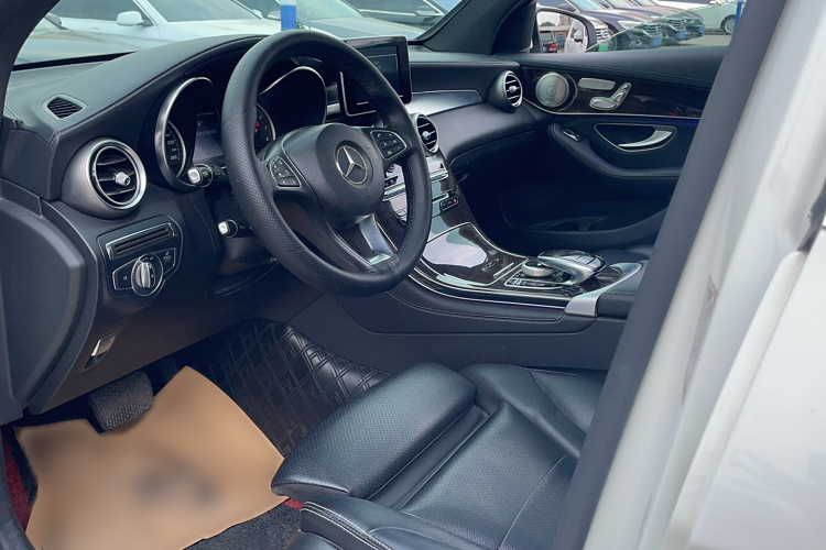 奔驰GLC 2017款 GLC 260 4MATIC 动感型中控内饰7002