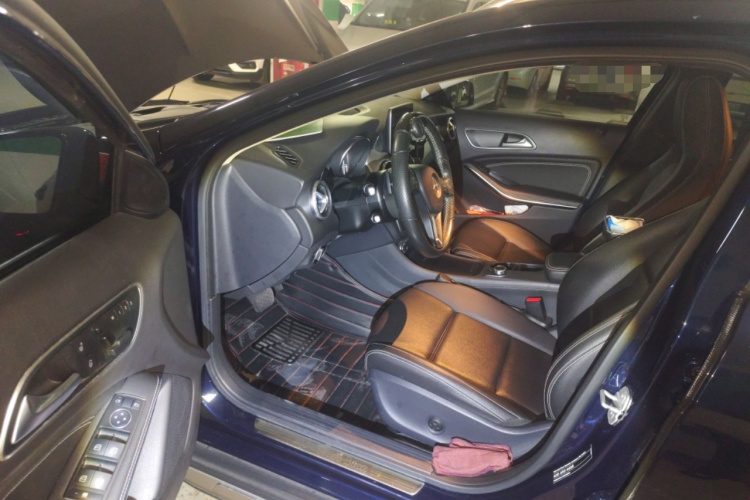 奔驰GLA 2016款 GLA 200 动感型中控内饰20