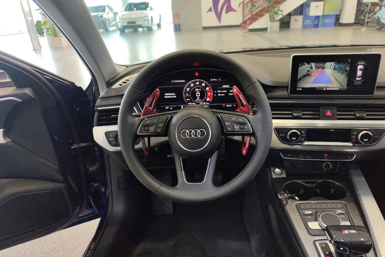 奥迪A4L 2018款 30周年年型 40 TFSI 时尚型中控内饰13
