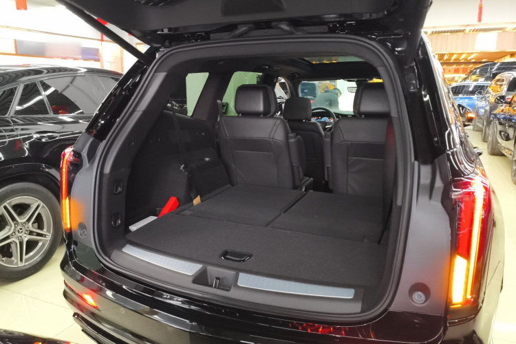 凯迪拉克XT6 2025款 2.0T 六座四驱铂金行政黑标版机舱底盘23