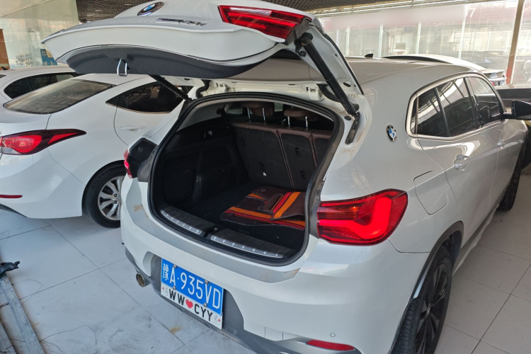 宝马X2 2020款 sDrive20i M越野套装机舱底盘23