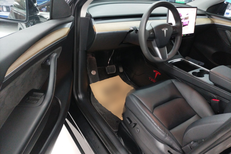 特斯拉 Model Y 2022款 改款 后轮驱动版中控内饰20