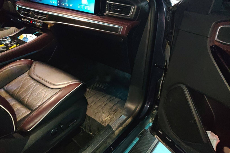 福特 探险者 2023款 EcoBoost 285 四驱钛金版 7座局部细节9005