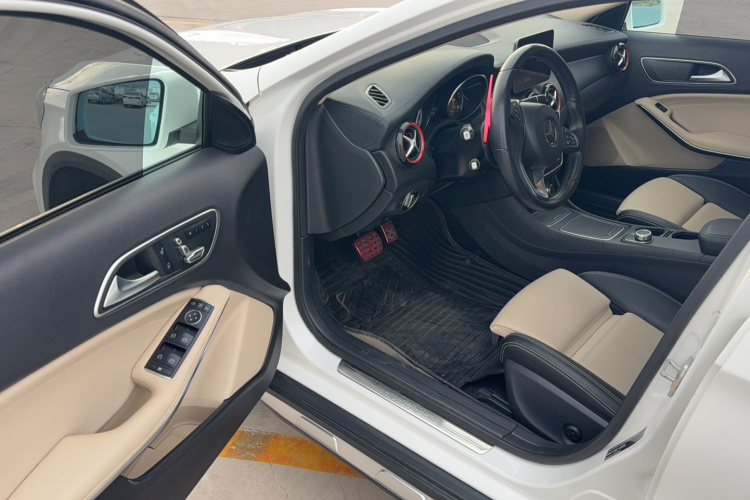 奔驰GLA 2017款 GLA 200 时尚型中控内饰7003