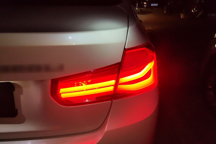 宝马3系 2016款 320Li 时尚型车身外观9