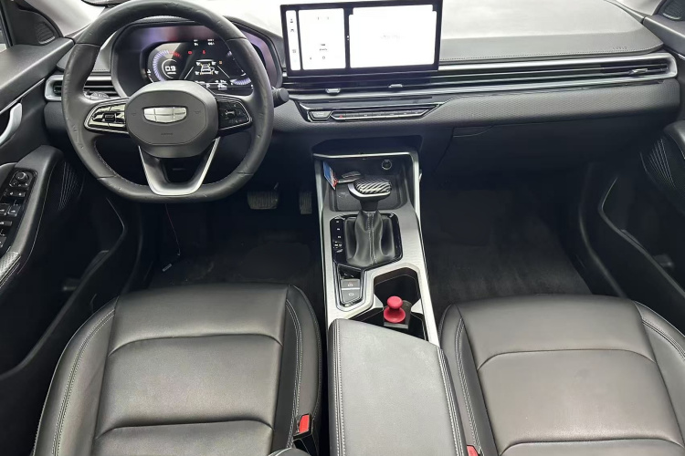 吉利汽车 帝豪 2025款 第4代 1.5L CVT尊贵型中控内饰7002