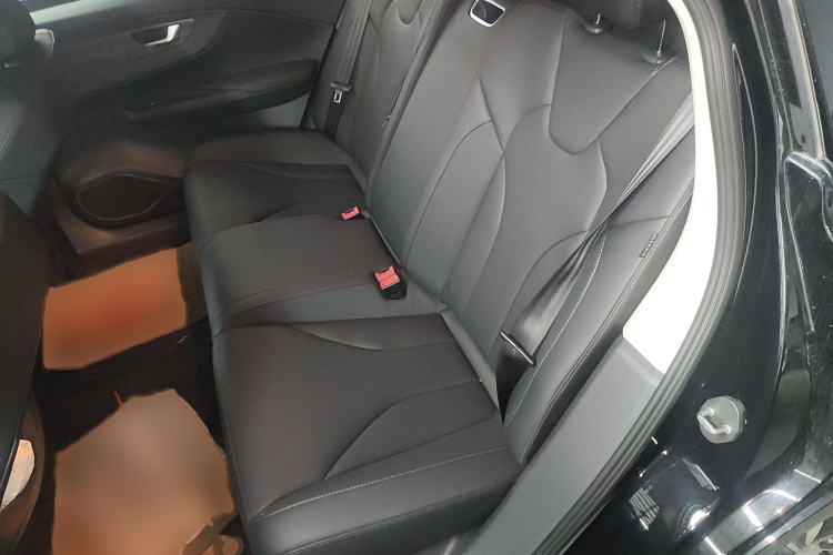 红旗E-QM5 2022款 431km 充电乐享版中控内饰7004