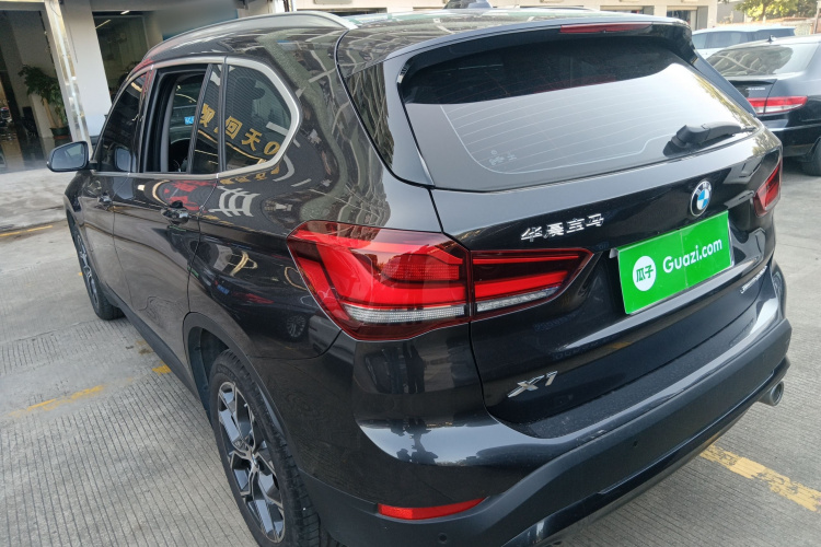 宝马X1 2022款 sDrive25Li 领先型车身外观4