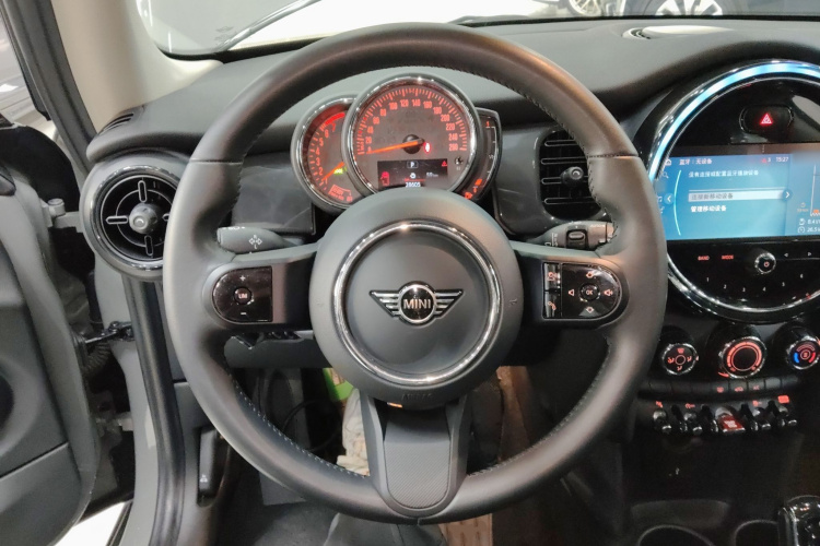 MINI 2022款 1.5T ONE中控内饰13